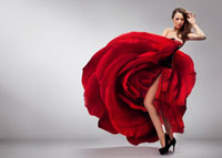 Kobieta w pięknej, czerwonej sukni