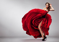 Kobieta w czerwonej sukni